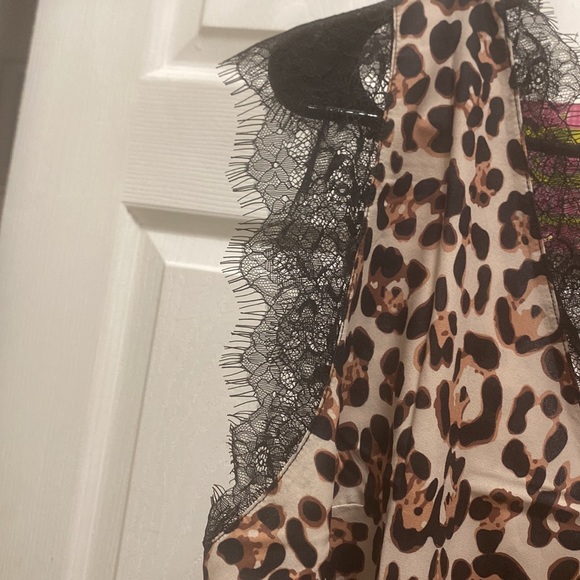 NWOT Animal print blouse - Picture 3 of 7